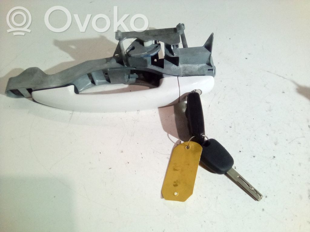 Peugeot 207 Etuoven lukko (kahvan vieressä) 
