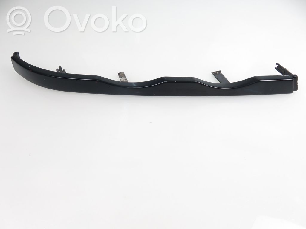 Priekinio žibinto apdaila   8208482,8208482