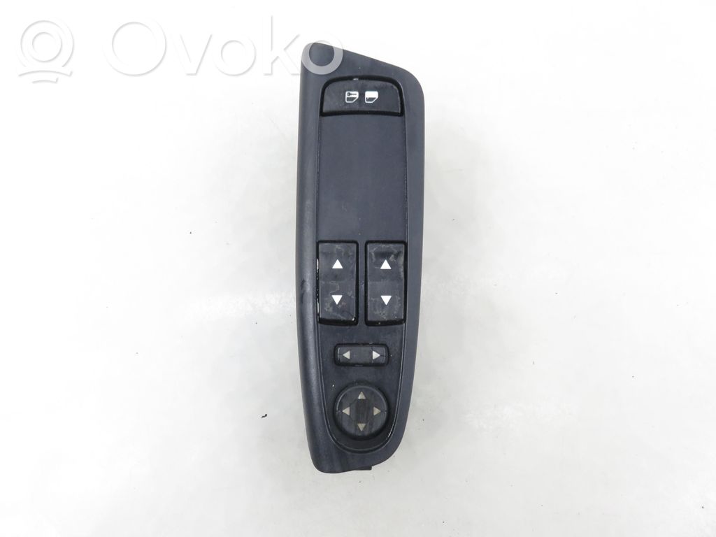 Electric window control switch   B569,B569