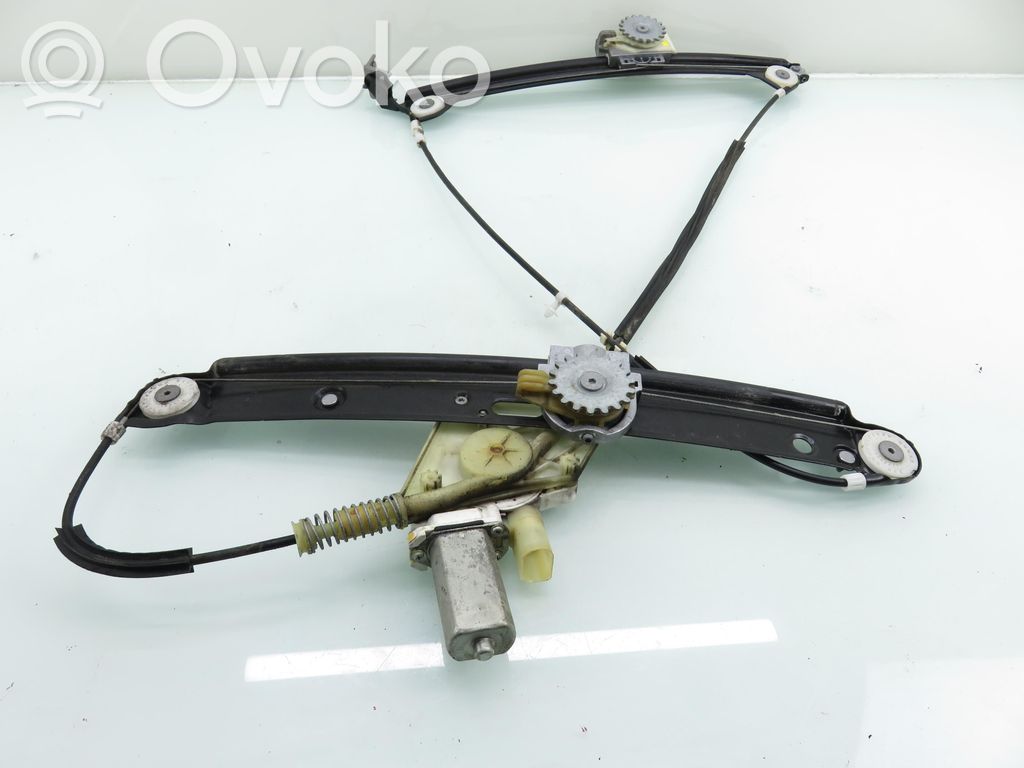 BMW 1 E81 E87 Front door window regulator with motor 