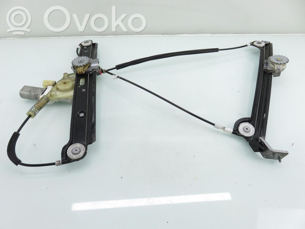 BMW 1 E81 E87 Front door window regulator with motor 