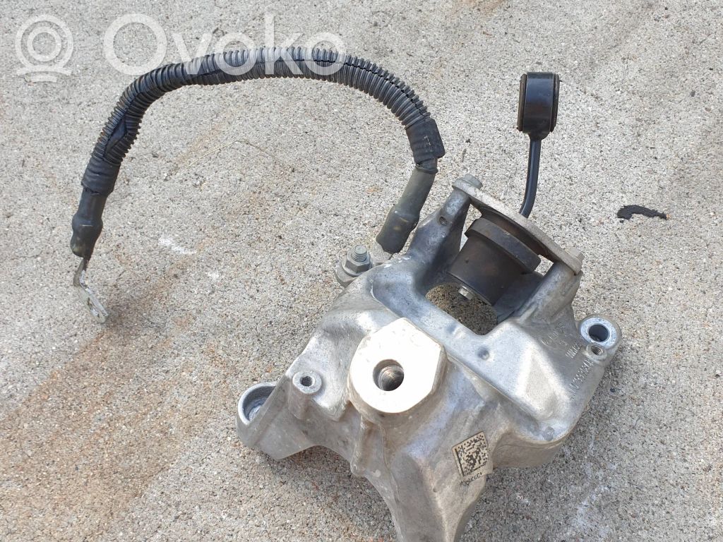 Audi A4 S4 B9 Engine mounting bracket 