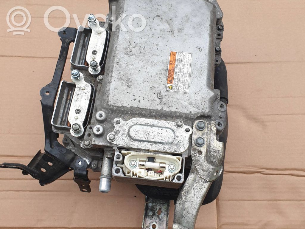 Toyota RAV 4 (XA40) Inverteris (įtampos keitiklis) 