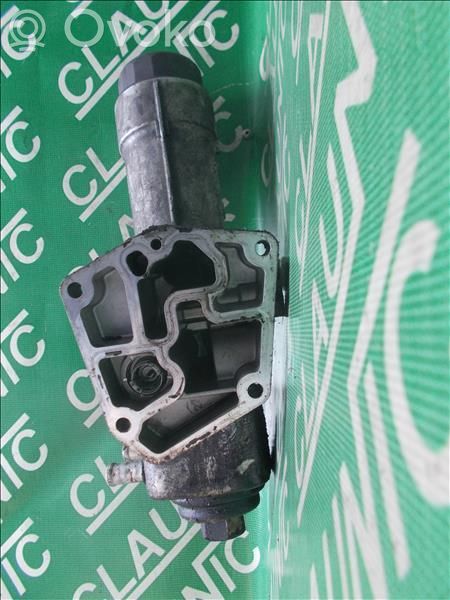Oil filter mounting bracket