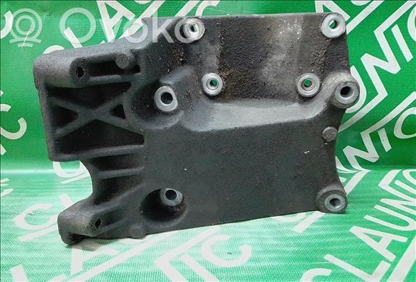 A/C-kompressorin kannatin   4M5Q19D624CC