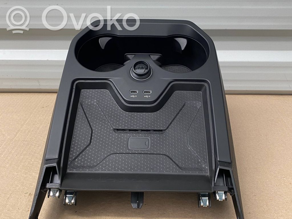 BMW iX Cup holder front 