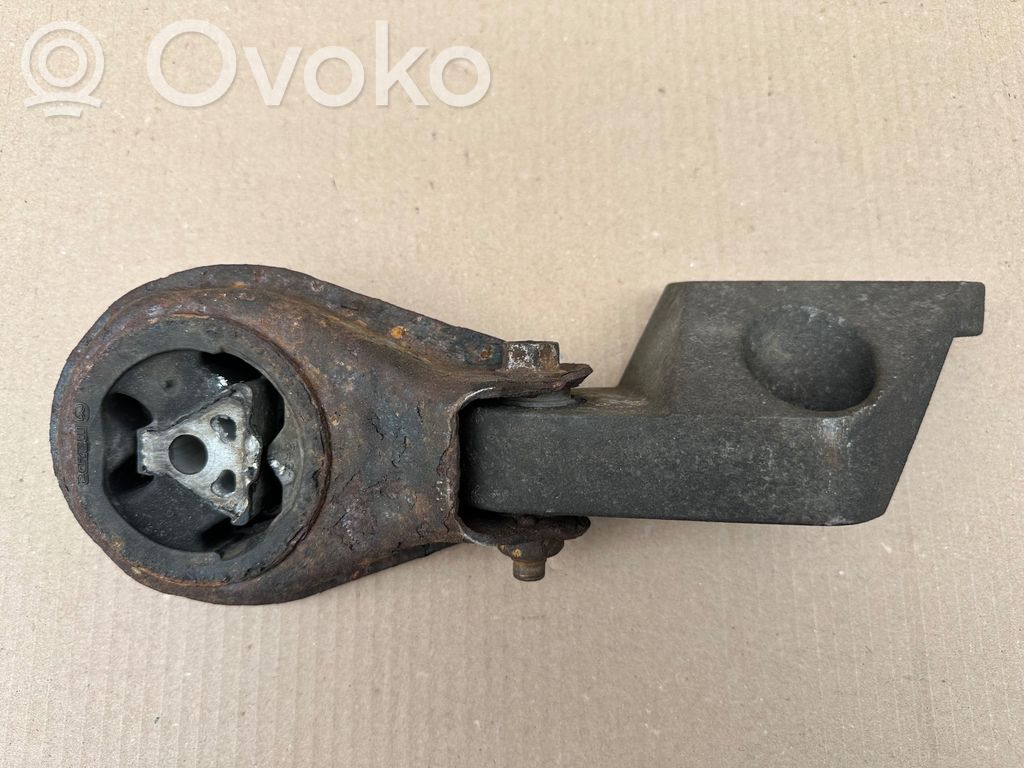 Engine mounting bracket   CC3139010