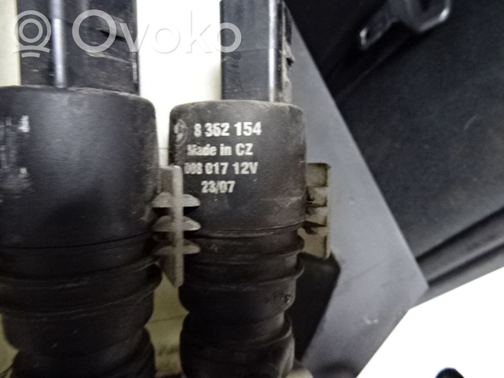 BMW X3 E83 Windscreen/windshield washer pump 