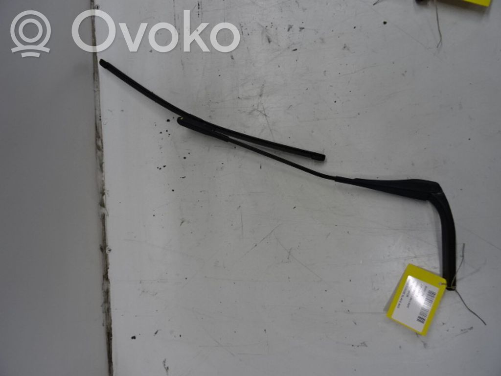 Front wiper blade arm