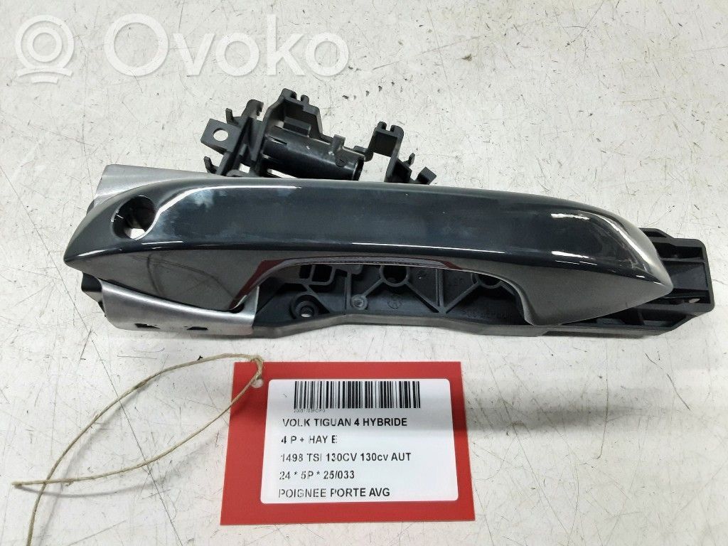 Volkswagen Tiguan Front door exterior handle 