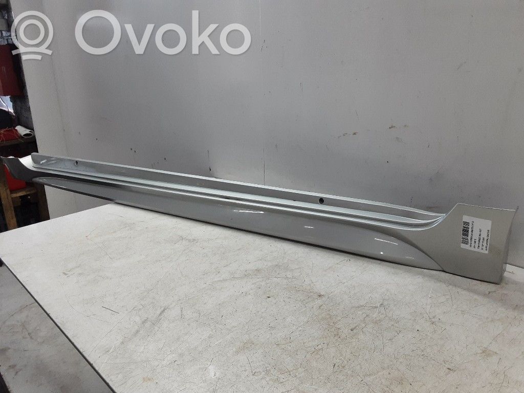 Toyota Corolla E210 E21 Kynnyksen/sivuhelman lista 
