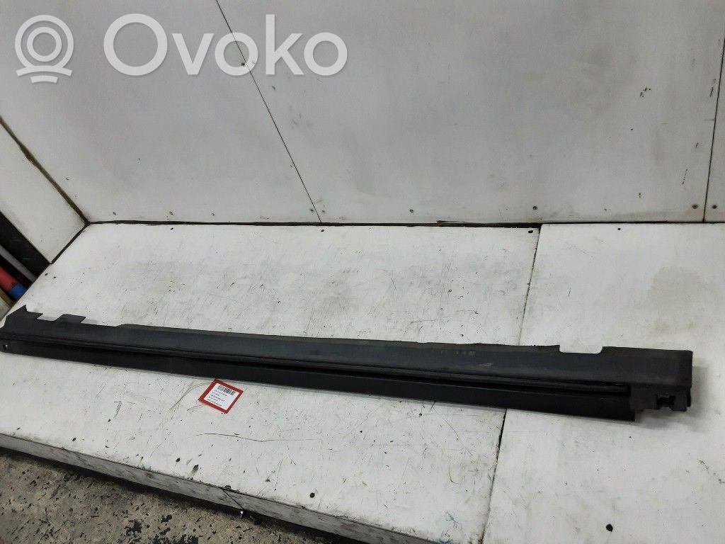 Volvo XC40 Sill/side skirt trim 