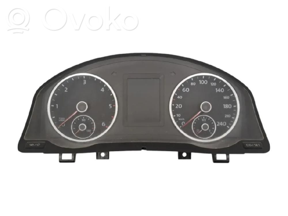 Volkswagen Tiguan Speedometer (instrument cluster) 