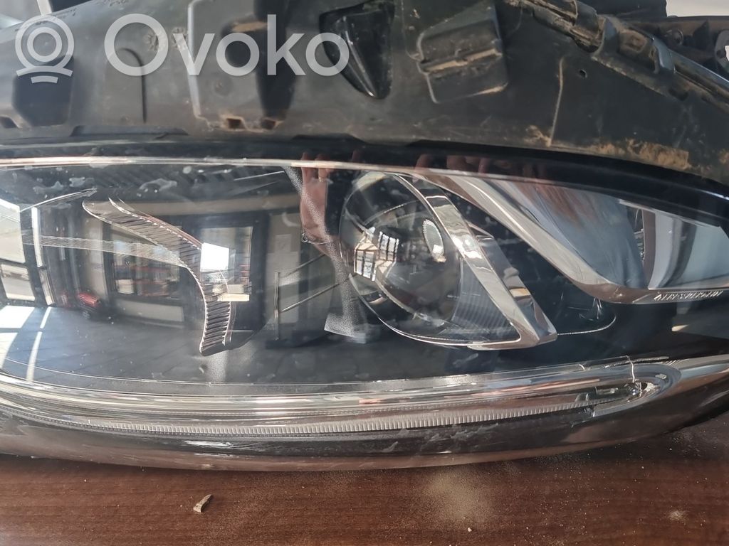 Mercedes-Benz B W246 W242 Lampa przednia 