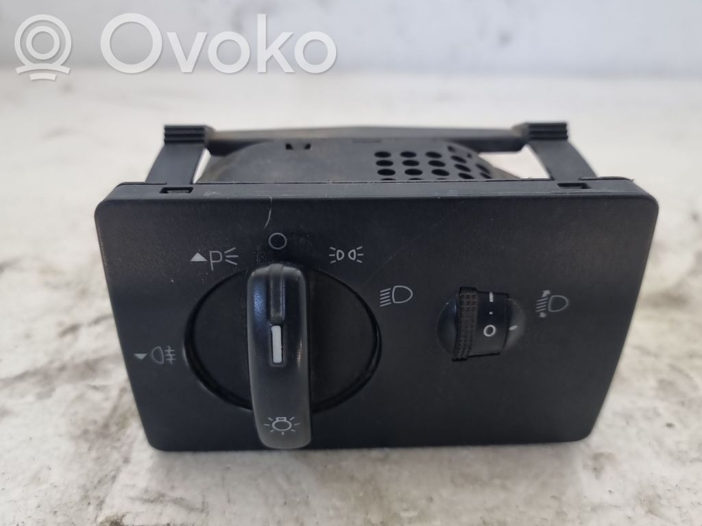 Lukturu slēdzis   4M5T13A024EA