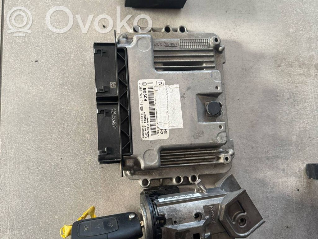 Ford Turneo Courier Moottorin ohjainlaite/moduuli 