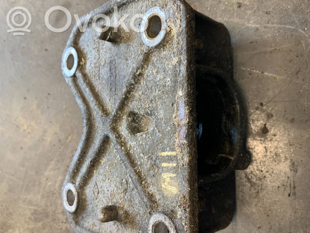 Engine mounting bracket   107258