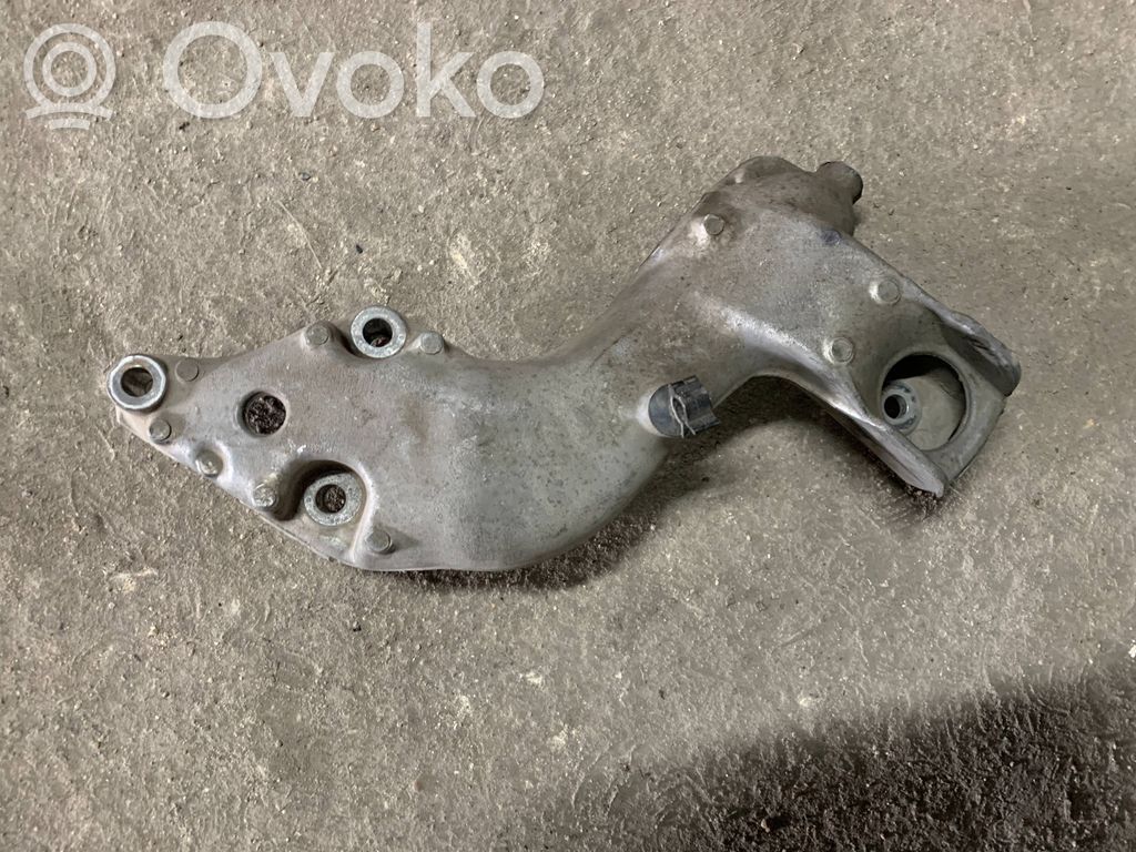 Citroen Berlingo Engine mounting bracket 