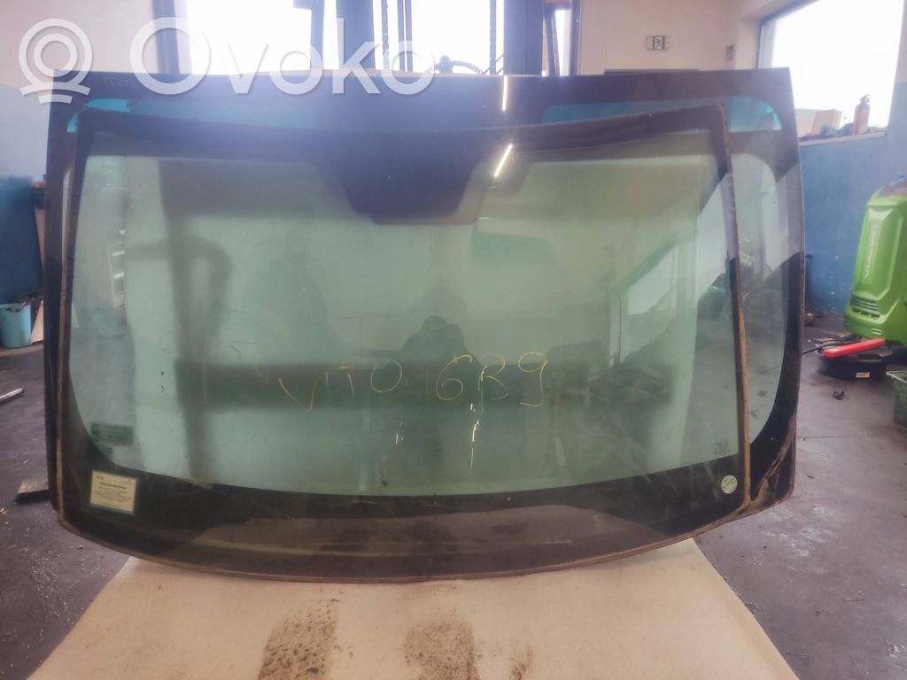 Mercedes-Benz Vito Viano W639 Front windscreen/windshield window 