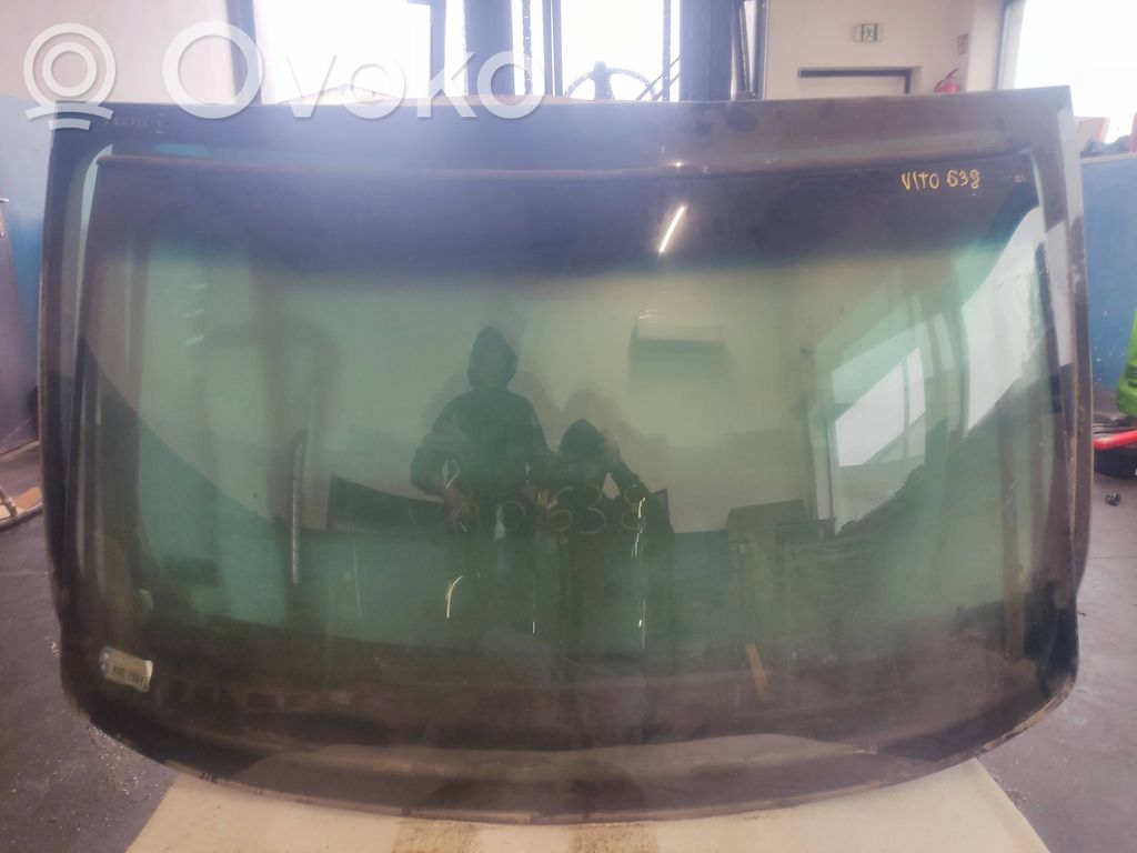 Mercedes-Benz Vito Viano W638 Front windscreen/windshield window 