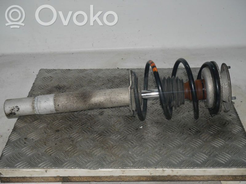BMW 5 E39 Etuiskunvaimennin kierrejousella