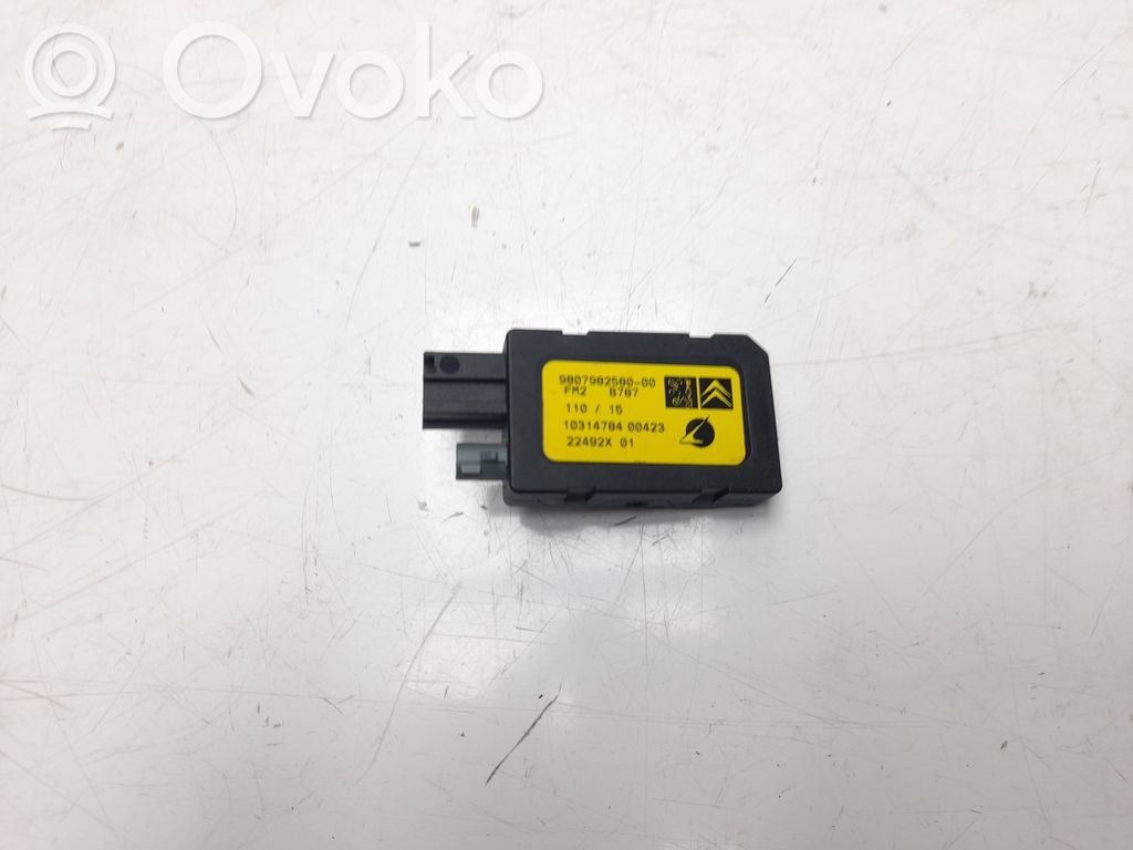 Citroen C4 Grand Picasso Radion antenni 