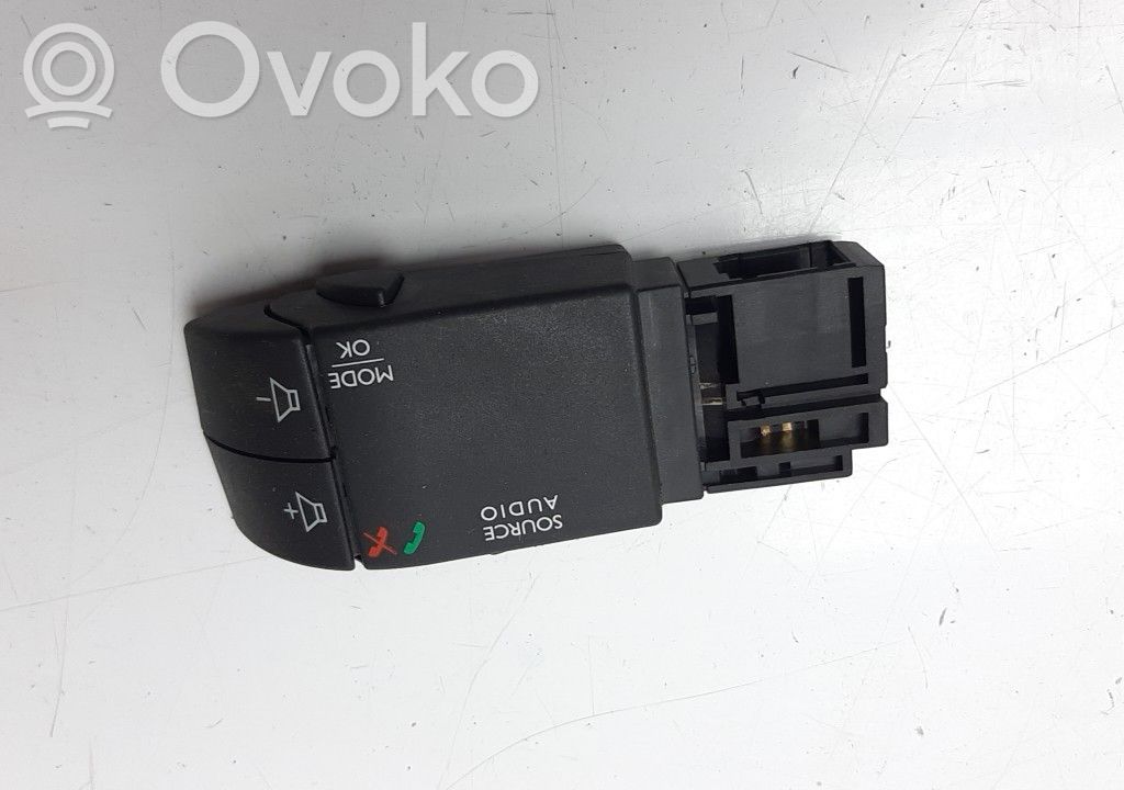 Renault Clio IV Pulsanti/interruttori sul volante