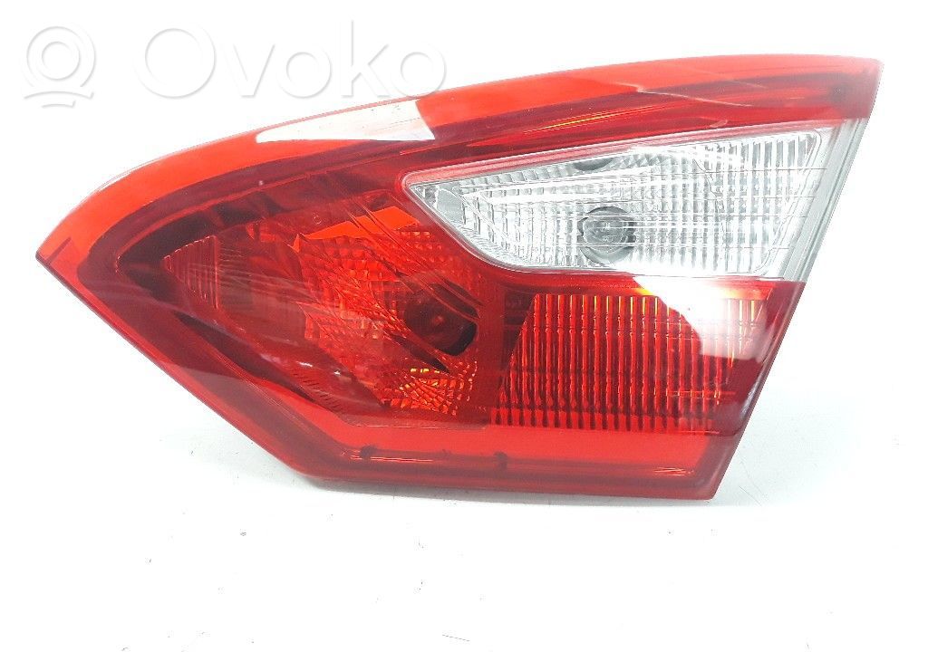 Ford Focus Aizmugurējais lukturis pārsegā 