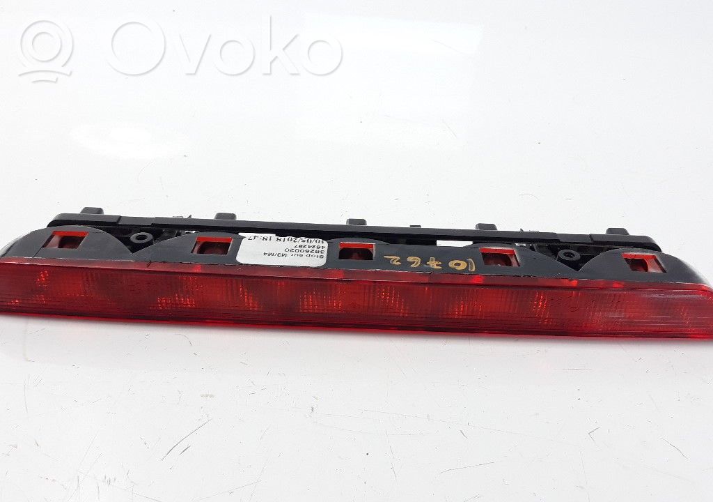 Third/center stoplight   38260020