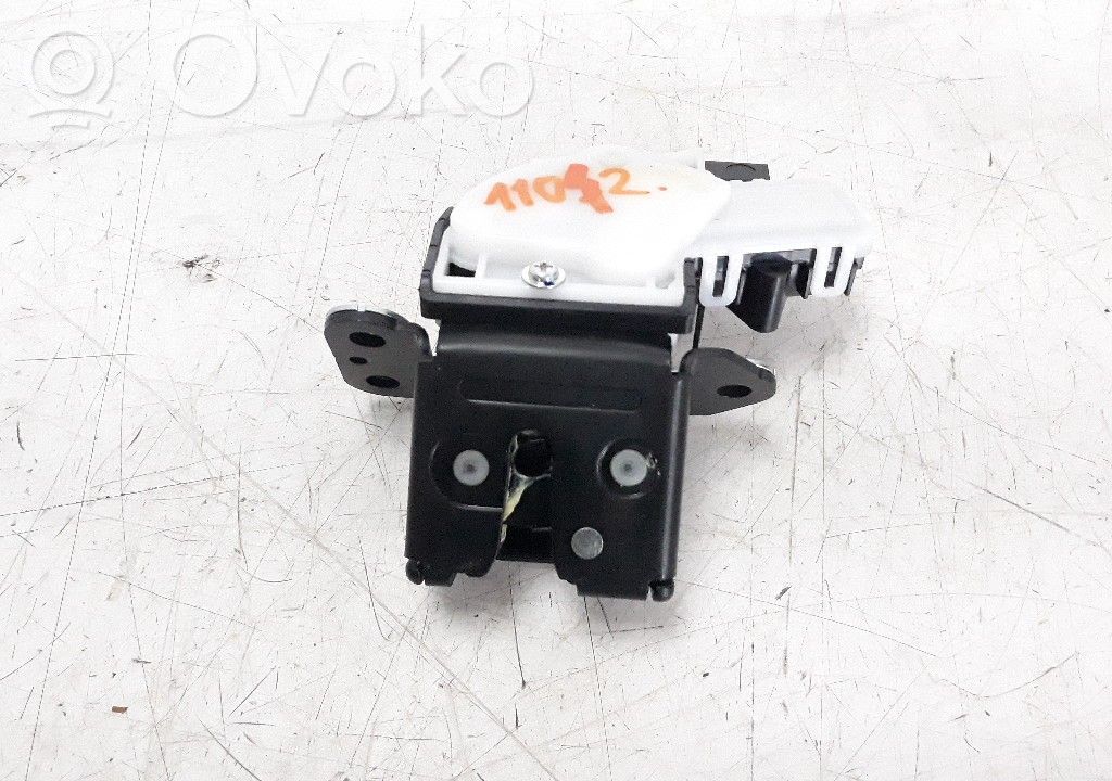 Tailgate lock latch   BDMT62310