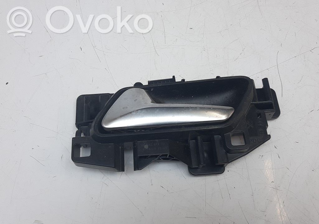 Poignée inférieure de porte avant   98182873VV