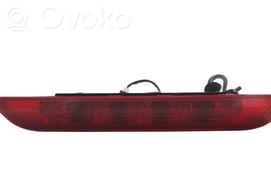 Kolmas/lisäjarruvalo   92700H8400