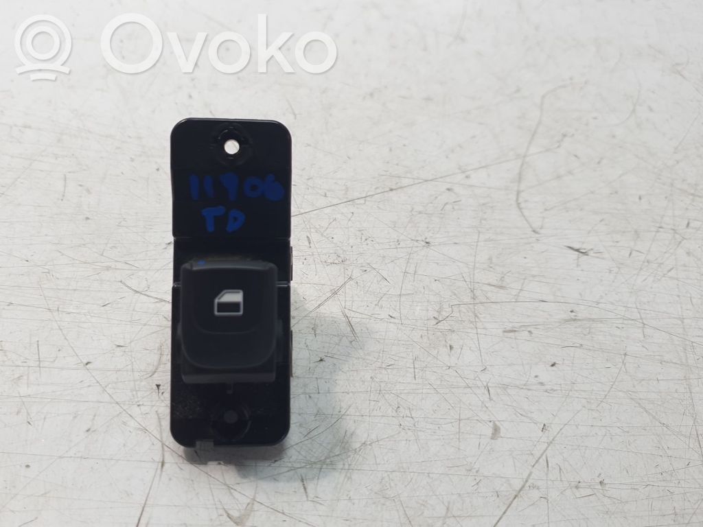 Electric window control switch   4D65251000