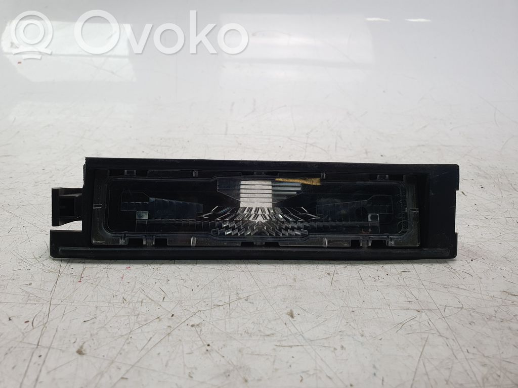 Dacia Spring Éclairage de plaque d'immatriculation 