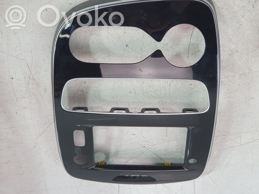 Renault Clio IV Osłona tylnej klapy 
