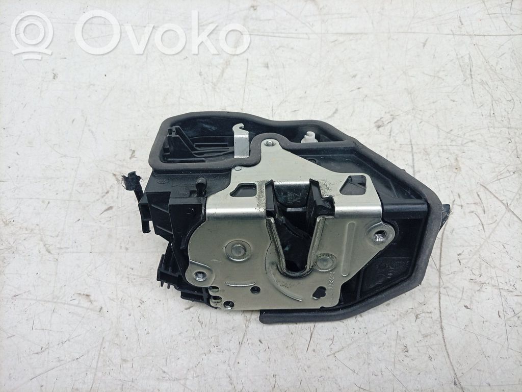 BMW 4 F32 F33 Zamek drzwi tylnych 