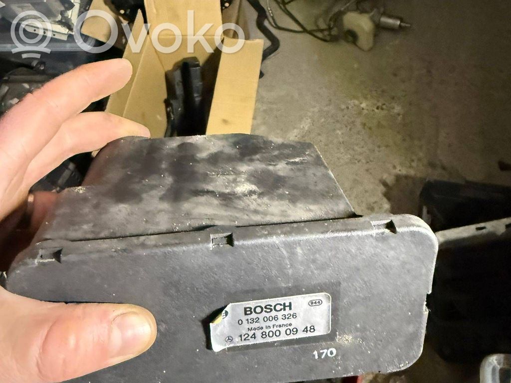 Mercedes-Benz E W124 Oven keskuslukituksen ohjausyksikön moduuli 
