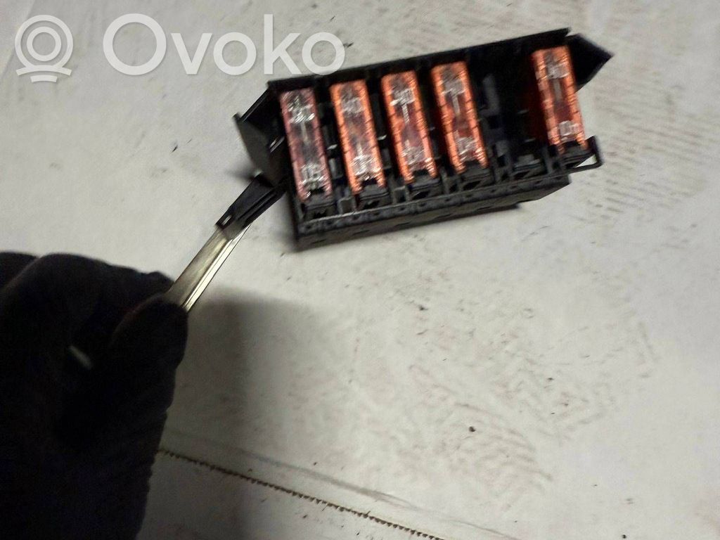 Ramka / Moduł bezpieczników   013948371,E0000030,013948881