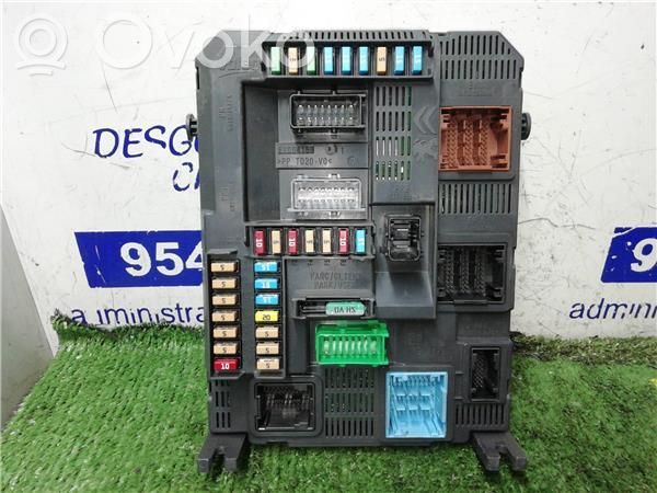 Peugeot 2008 I Fuse module 
