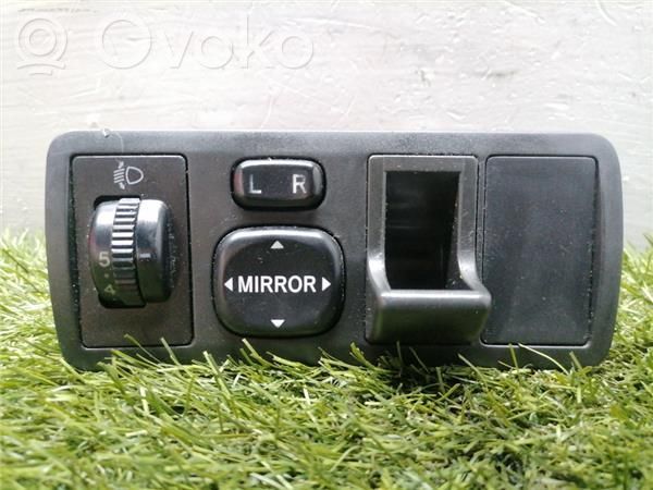 Wing mirror switch