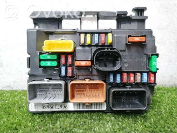 Citroen C3 Ramka / Moduł bezpieczników 