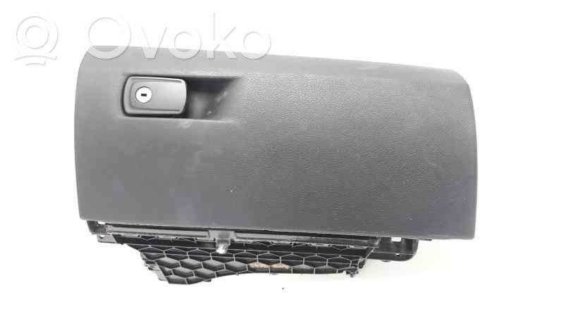 Glove box   51169239346