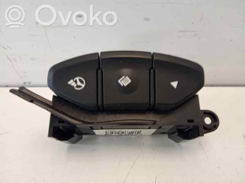 KIA Carens III Butoane/comutatoare pe volan 