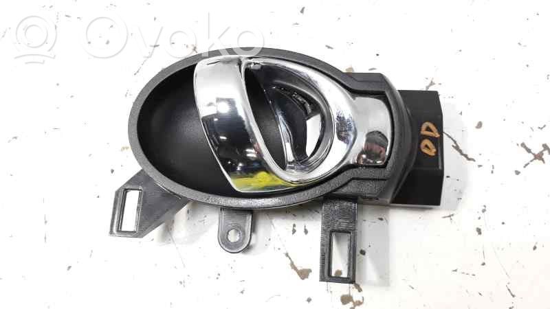 Nissan Juke I F15 Klamka wewnętrzna drzwi przednich 