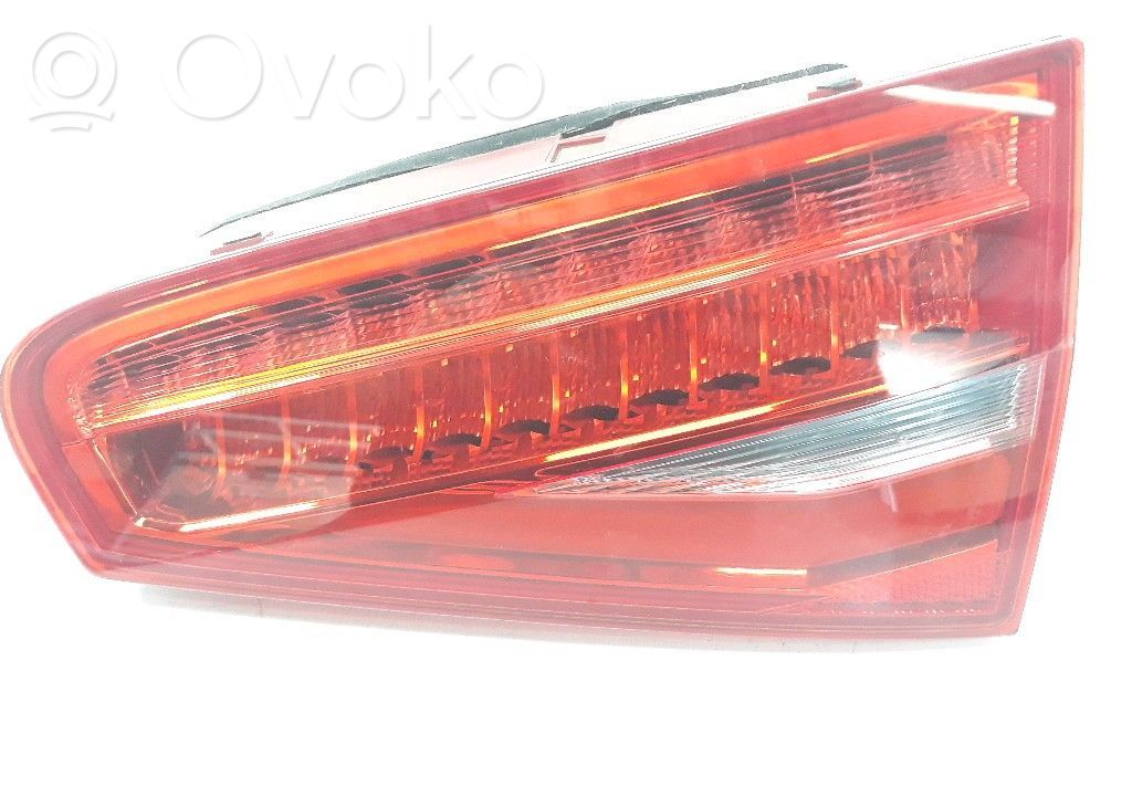Lampy tylnej klapy bagażnika   8K5945094AC,103F02281774