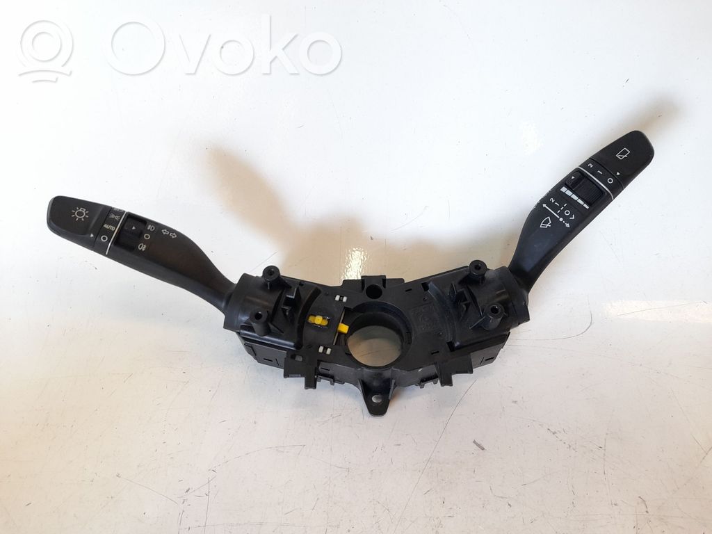 Hyundai Kona I Butoane/comutatoare pe volan 
