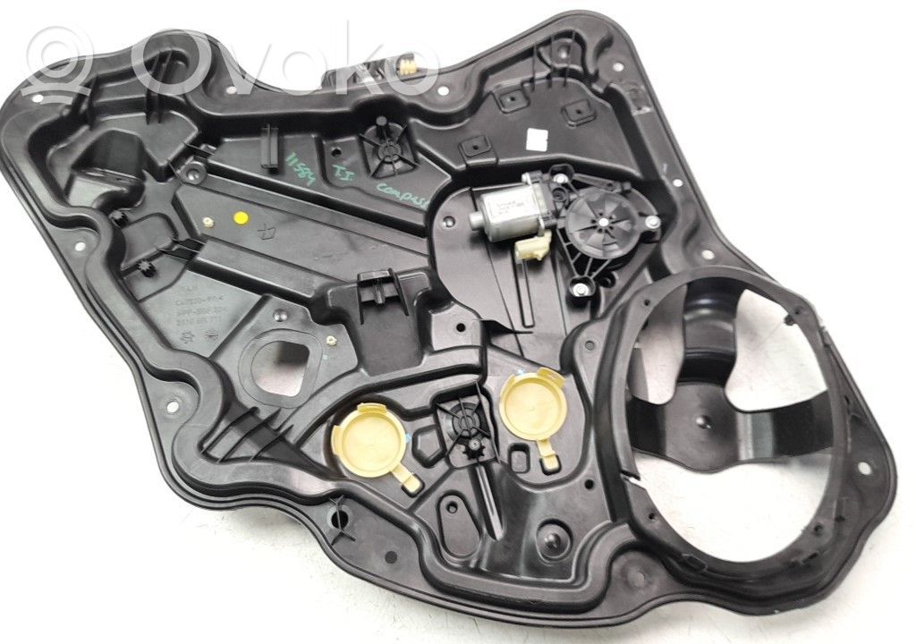 Jeep Compass Mecanismo para subir la puerta trasera sin motor 