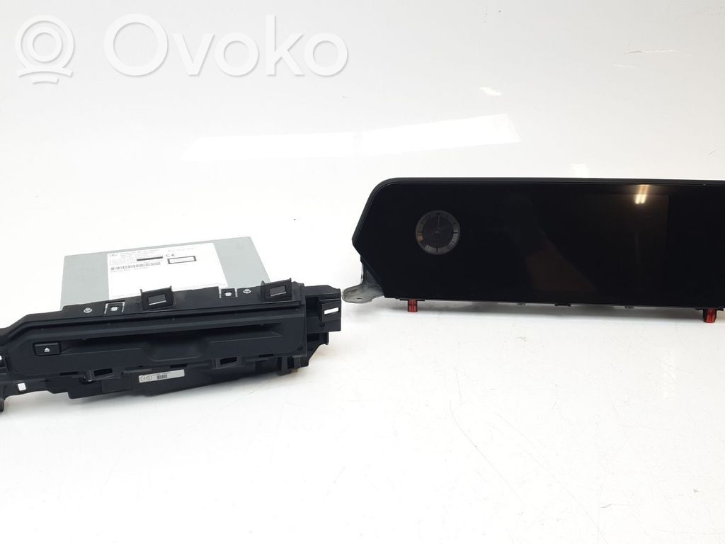 Lexus UX Panel / Radioodtwarzacz CD/DVD/GPS 