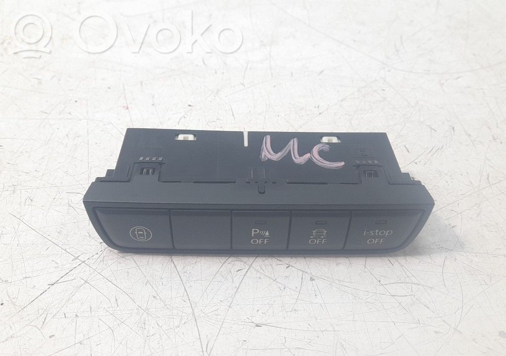 Mazda 3 Steering wheel buttons/switches 