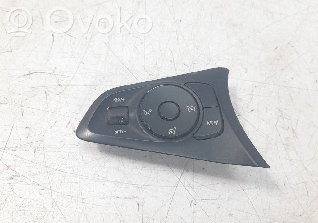 Boutons / interrupteurs volant   39172792
